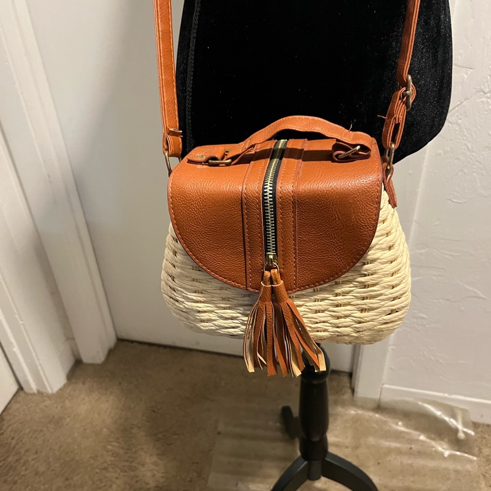 Handmade Tassel Straw Woven Bag - Bohemian Style Messenger Shoulder Tote Bag - Picture 7 of 10